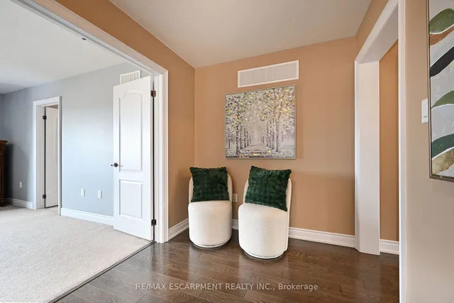 Additional image 18 of 300 Crafter Cres