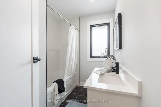 Additional image 31 of 11 James St