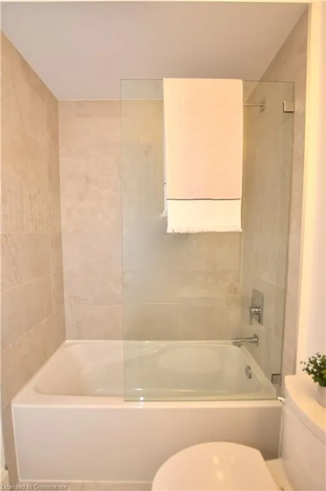 Additional image 20 of 112 King St Unit PH6