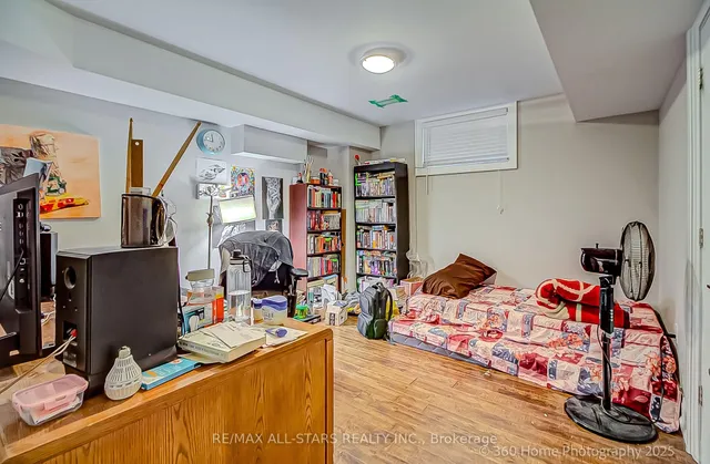 Additional image 30 of 159 Harewood Ave