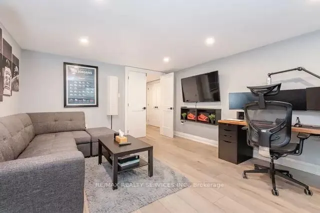 Additional image 7 of 4 Pacer Crt