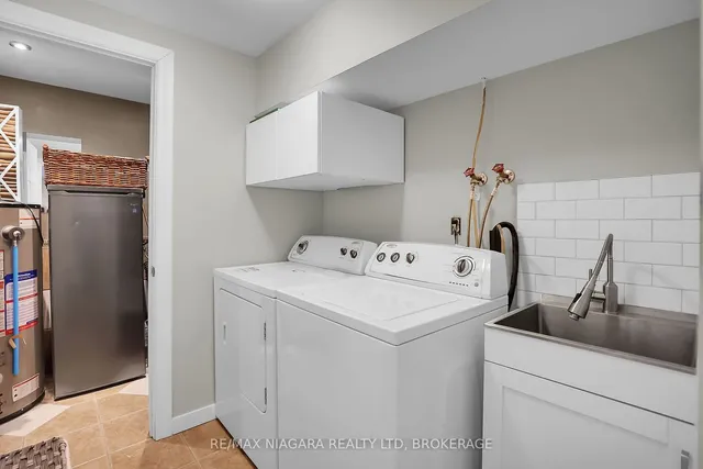 Additional image 40 of 52 Yorkdale Cres