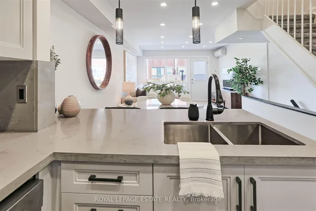 Additional image 9 of 1209 Queen St Unit 28