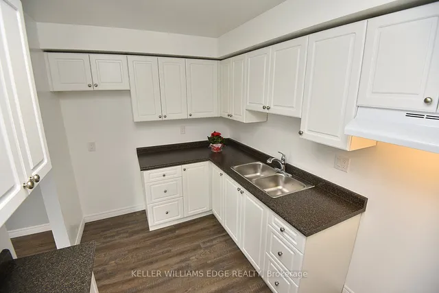 Additional image 15 of 16 Simcoe St