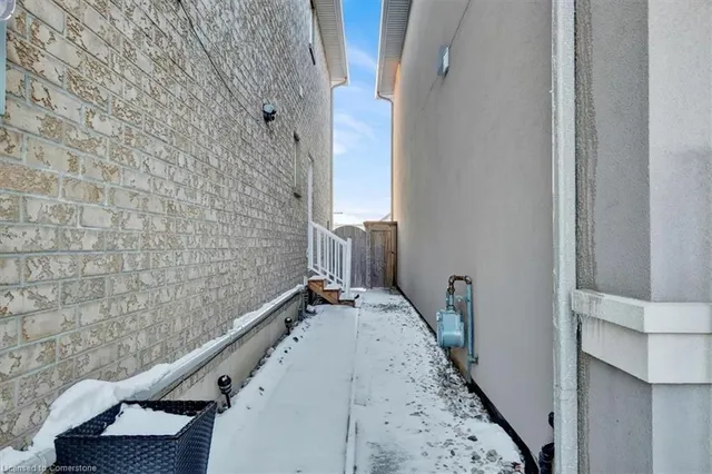 Additional image 44 of 94 Irwin Ave