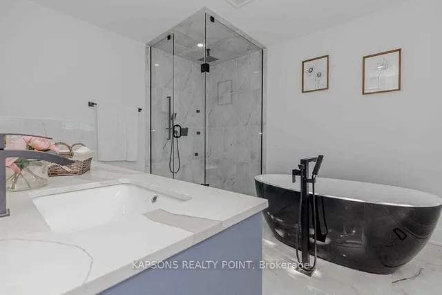 Additional image 27 of 137 Mcmurchy Ave