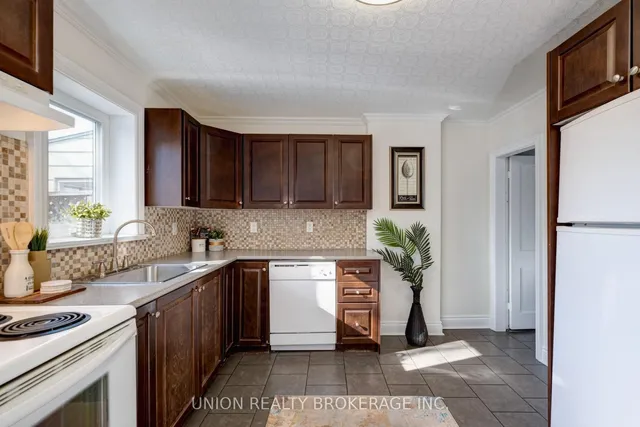 Additional image 12 of 530 Victoria Park Ave