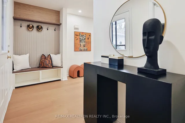 Additional image 3 of 28 Baronial Crt