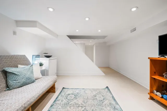 Additional image 23 of 33 Mountalan Ave