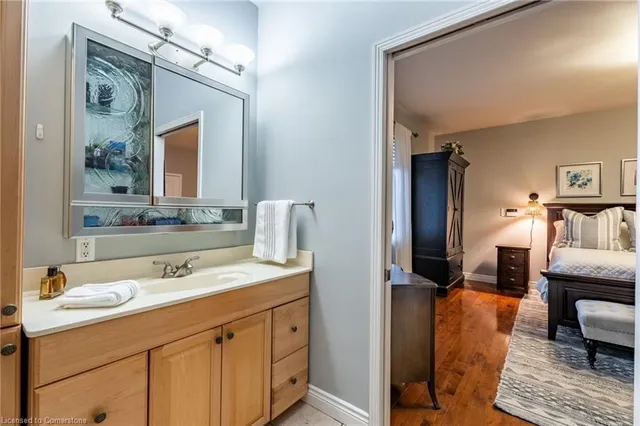 Additional image 27 of 715 Robson Rd