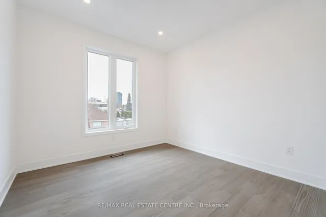 Additional image 32 of 404 Melrose St