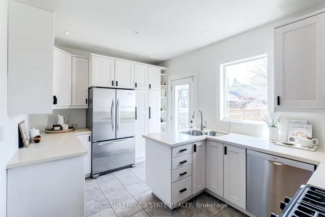 Additional image 18 of 46 Thyra Ave