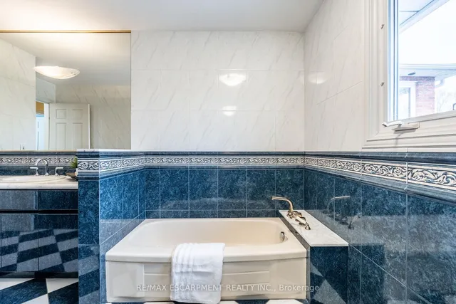 Additional image 39 of 887 MONTGOMERY Dr