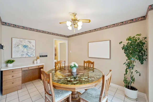 Additional image 19 of 56 Canarvan Crt