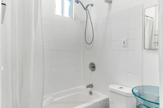 Additional image 38 of 131 Montrose Ave