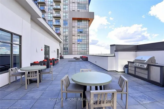 Additional image 19 of 450 dundas St Unit 233