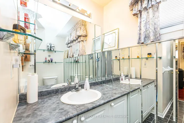 Additional image 45 of 21 Collingwood Ave