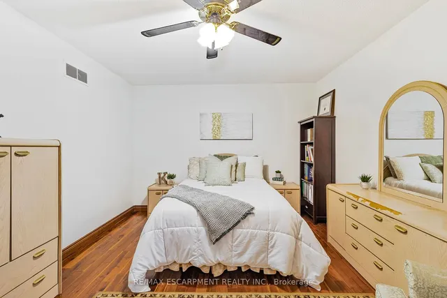 Additional image 17 of 739 Mud St