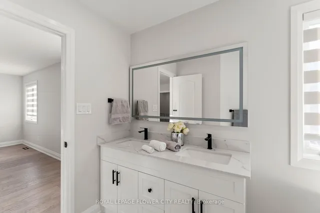 Additional image 45 of 43 Polonia Ave