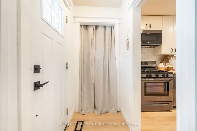 Additional image 3 of 351 Queensdale Ave