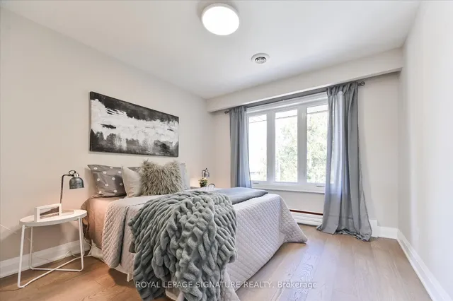 Additional image 17 of 11 Comet Crt