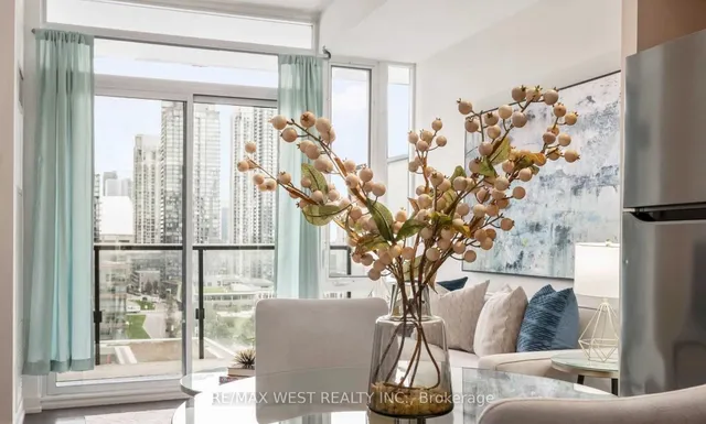 Additional image 15 of 170 Fort York Blvd Unit 1208