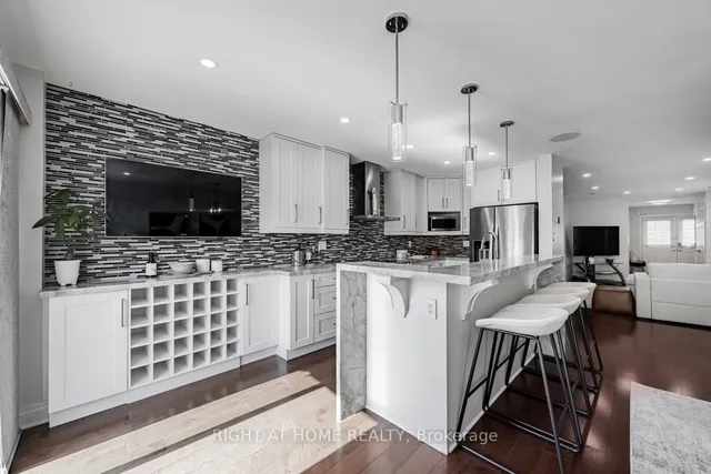 Additional image 10 of 668 Rossellini Dr