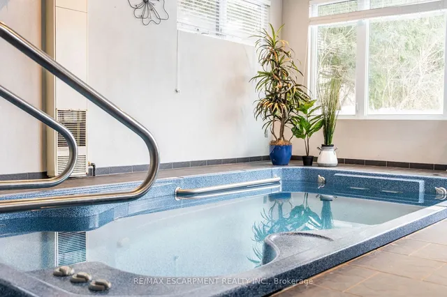 Additional image 30 of 715 Robson Rd