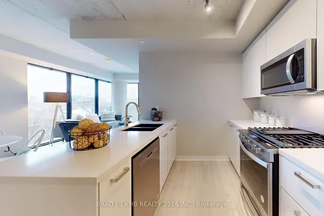 Additional image 11 of 195 McCaul St Unit 318