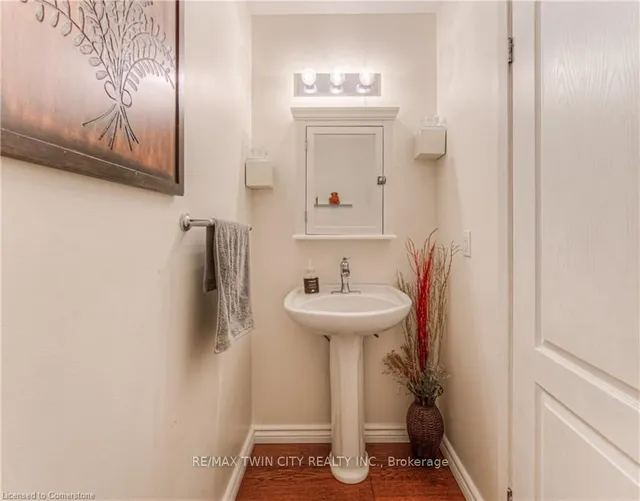 Additional image 19 of 26 Cedarhill Cres