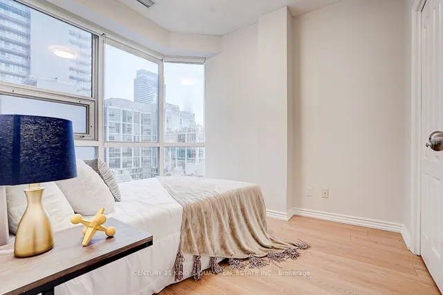 Additional image 32 of 393 King St Unit 808