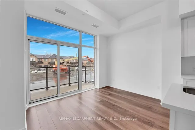 Additional image 17 of 460 Dundas St Unit 122