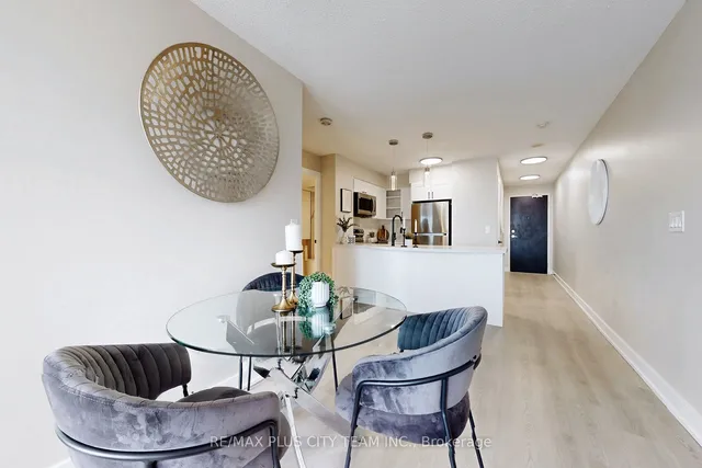 Additional image 6 of 18 Yonge St Unit 2507