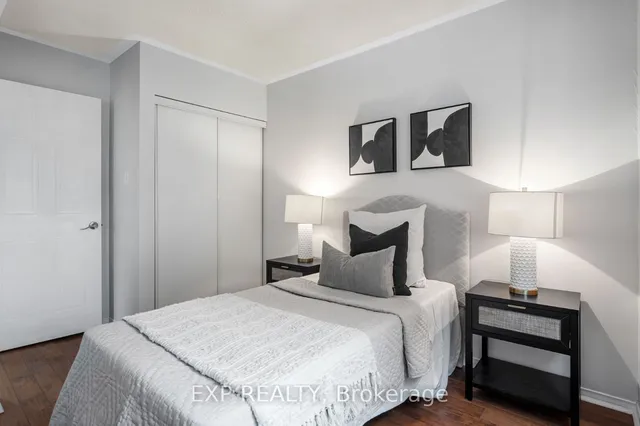 Additional image 32 of 53 Wickstead Crt