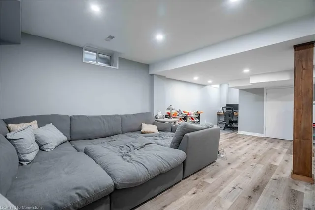 Additional image 36 of 212 Bradley Ave