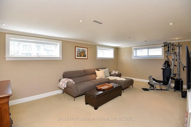 Additional image 36 of 625 Ardleigh Cres