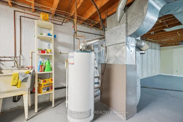 Additional image 32 of 43 Yorkdale Cres