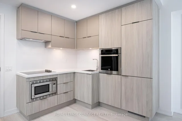 Additional image 11 of 39 Roehampton Ave Unit 2907