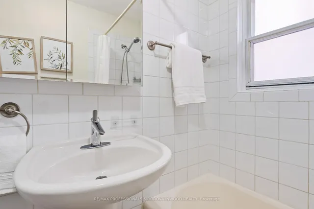 Additional image 20 of 112 Foch Ave