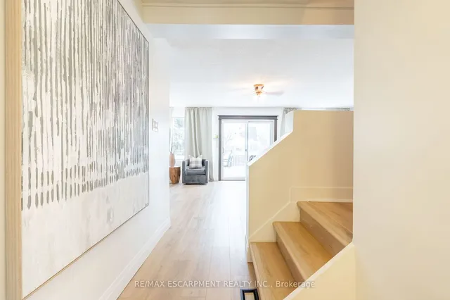 Additional image 16 of 351 Queensdale Ave