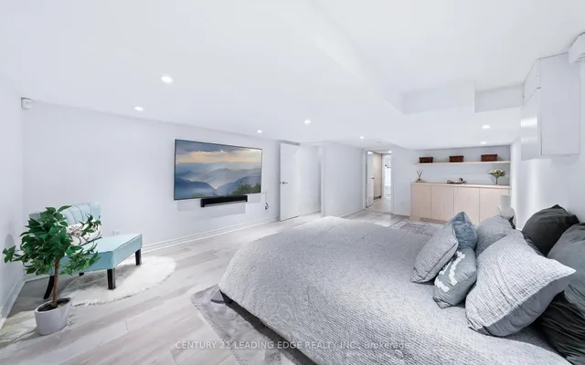 Additional image 26 of 32 Mortimer Ave