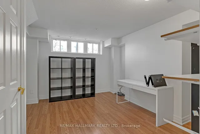 Additional image 27 of 443D Queen St