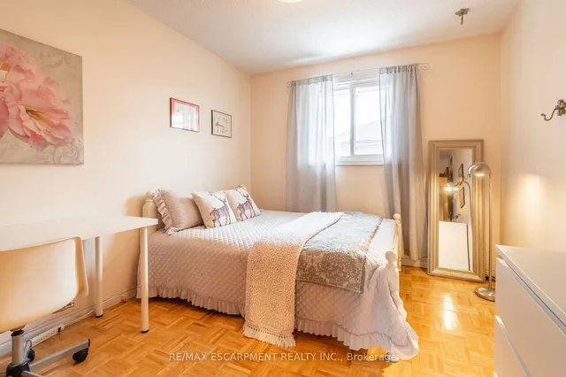 Additional image 12 of 687 Penny Lane