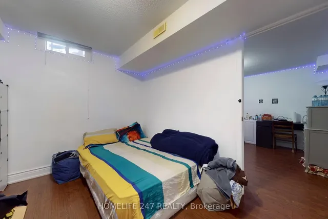 Additional image 32 of 38 Deanscroft Sq