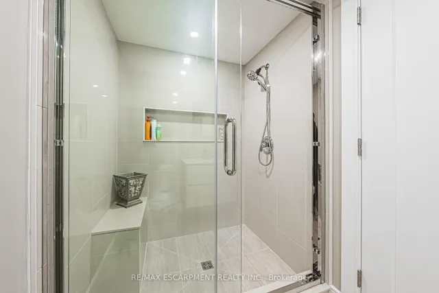 Additional image 33 of 103 Broughton Ave