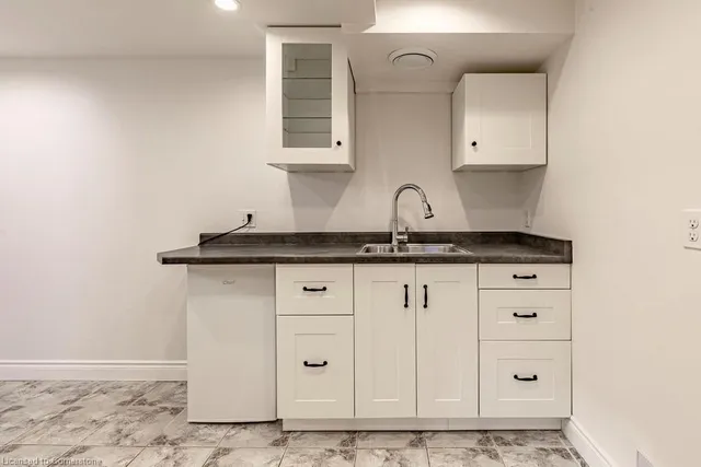 Additional image 33 of 2 Bond St