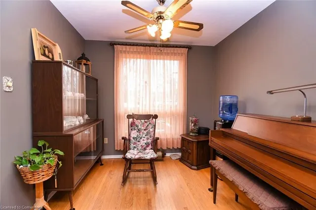 Additional image 9 of 6 Hugo Crt