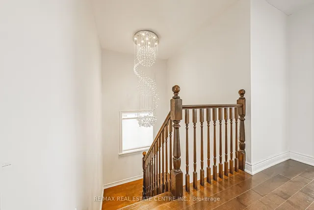 Additional image 21 of 107 Hazelton Ave