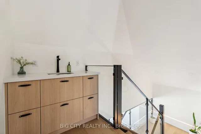 Additional image 35 of 75 Lawrence Cres