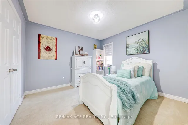 Additional image 26 of 62 Saffron Cres